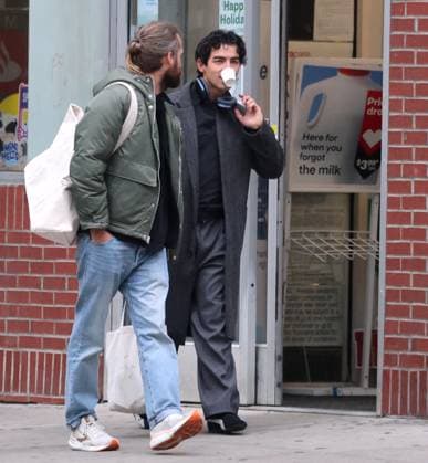 Joe Jonas Out and About NYC - USA Singer Joe Jonas is having lunch with a friend at San Ambroeus then they went to CVS pharmacy store in Soho, NYC, USA, on November 21, 2025. Photo by Dylan Travis ABACAPRESS.COM New York City NY United States  Copyright: xDylanxTravis ABACAx