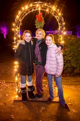 abb daughter Louisa, Eva Imhof and daughter Lilly as guests at the premiere Weihnachten im Tierpark mit Promis on 21 11 2025 in Berlin Berlin Germany