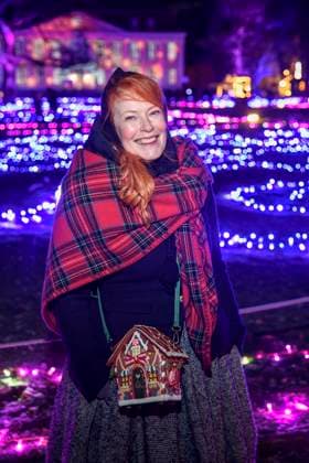 abb Enie van de Meiklokjes presenter as a guest at the premiere Christmas at the zoo with celebrities on 21 11 2025 in Berlin Berlin Germany