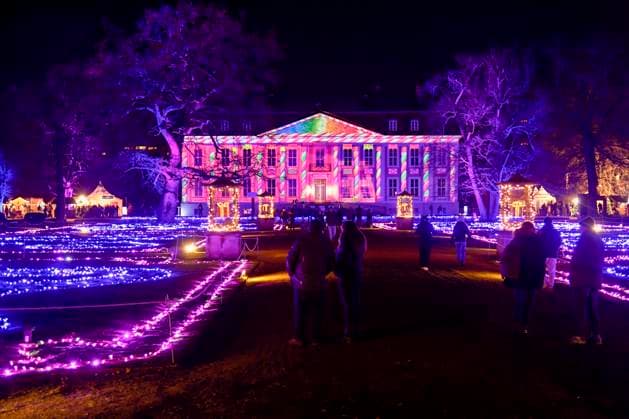 abb Buter Weihnachtlicher Lichterglanz Uebersicht bei der Premiere Weihnachten im Tierpark mit Promis am 21 11 2025 in Berlin Berlin Germany