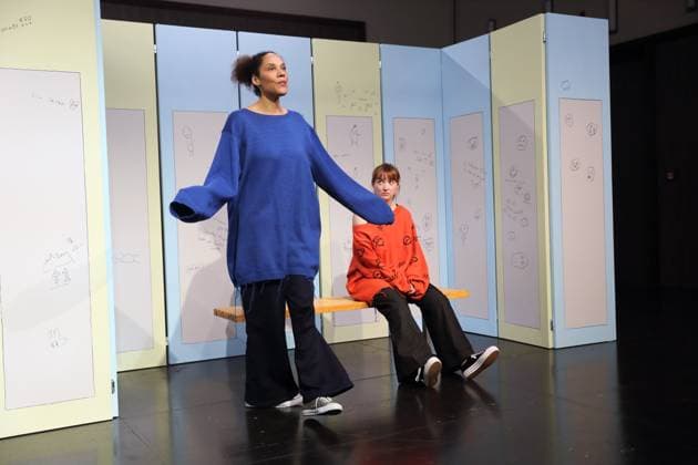 Lara Sophie Milagro as Saffa and Viktoria Schreiber as Nim , f l , during the photo rehearsal for Kuckucksnest at Grips Theater im Podewil in Berlin, 21 November 2025 Play for people aged 10 and up by Nina van Tongeren Directed by Sabine Trötschel Stage and costumes Klemens Kühn Premiere is on 26 November 2025 Grips Theater Berlin Kuckucksnest