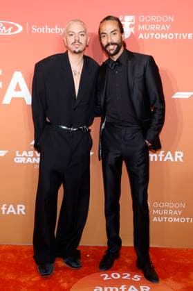 Evan Ross and Ross Naess at the amfAR Las Vegas Gala 2025 at the Wynn Las Vegas Hotel Las Vegas, 21 11 2025 Foto:xJ.xBlocx xFuturexImagex amfar_vegas_5106