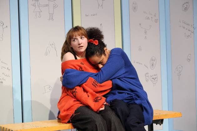 Viktoria Schreiber as Nim and Lara Sophie Milagro as Saffa , f l , during the photo rehearsal for Kuckucksnest at Grips Theater im Podewil in Berlin, 21 November 2025 Play for people aged 10 and up by Nina van Tongeren Directed by Sabine Trötschel Stage and costumes Klemens Kühn Premiere is on 26 November 2025 Grips Theater Berlin Kuckucksnest