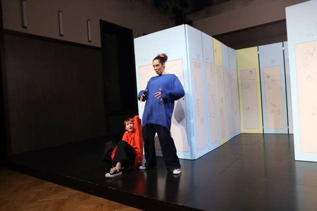 Viktoria Schreiber as Nim and Lara Sophie Milagro as Saffa , f l , during the photo rehearsal for Kuckucksnest at Grips Theater im Podewil in Berlin, 21 November 2025 Play for people aged 10 and up by Nina van Tongeren Directed by Sabine Trötschel Stage and costumes Klemens Kühn Premiere is on 26 November 2025 Grips Theater Berlin Kuckucksnest