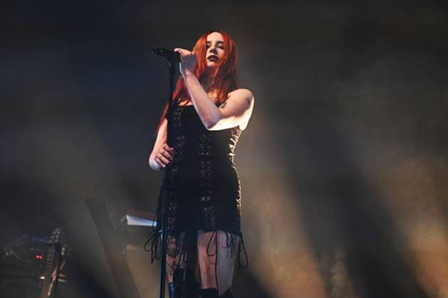 Raven Numan performing at Eventim Apollo in London LONDON, ENGLAND - NOVEMBER 21: Raven Numan performing at Eventim Apollo on November 21, 2025 in London, England. CAP MAR MAR Great Britain Copyright: xMartinxHarris CapitalxPicturesx