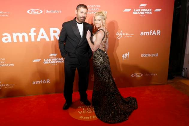 Fausto Puglisi with guest at the amfAR Las Vegas Gala 2025 at the Hotel Wynn Las Vegas Las Vegas, 21 11 2025 Foto:xJ.xBlocx xFuturexImagex amfar_vegas_5171