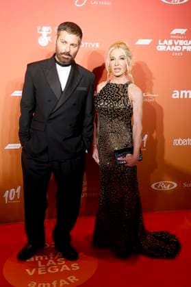 Fausto Puglisi with guest at the amfAR Las Vegas Gala 2025 at the Hotel Wynn Las Vegas Las Vegas, 21 11 2025 Foto:xJ.xBlocx xFuturexImagex amfar_vegas_5172