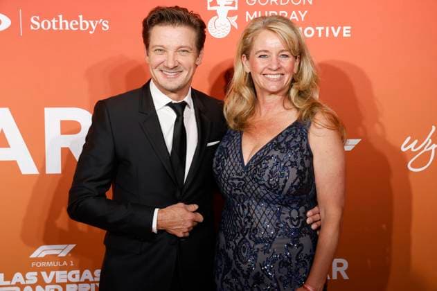 Jeremy Renner with sister Kym Renner at the amfAR Las Vegas Gala 2025 at the Wynn Las Vegas Hotel Las Vegas, 21 11 2025 Foto:xJ.xBlocx xFuturexImagex amfar_vegas_5245