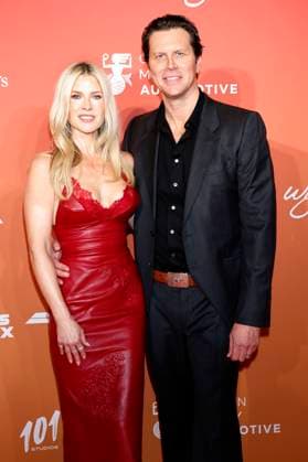 Ali Larter with husband Hayes MacArthur at the amfAR Las Vegas Gala 2025 at the Wynn Las Vegas Hotel Las Vegas, 21 11 2025 Foto:xJ.xBlocx xFuturexImagex amfar_vegas_5251