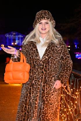 Sarah Knappik at the opening of Christmas at Tierpark 2025 at Friedrichsfelde Palace in Tierpark Berlin Berlin, 21 11 2025 Foto:xN.xKubelkax xFuturexImagex tierpark_5111
