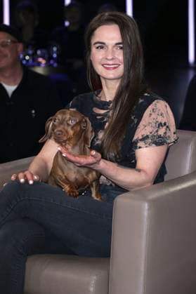 Fränze Lüttich with her dachshund Polly at the recording of the NDR Talk Show in the NDR television studio in Lokstedt Hamburg, 21 11 2025 Foto:xgbrcix xFuturexImagex ndr_talk2111_5188