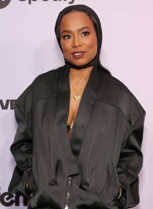4th Annual Femme It Forward Give Her FlowHERS Gala at The Beverly Hilton Featuring: Heather Lowery Where: Los Angeles, California, United States When: 21 Nov 2025 Credit: Faye s Vision Cover Images EDITORIAL USE ONLY. NOT FOR USE BY NEWSPAPERS BASED IN THE UK. Copyright: xx coverimg55285924