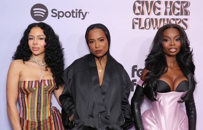 4th Annual Femme It Forward Give Her FlowHERS Gala at The Beverly Hilton Featuring: Mariah the Scientist, Olandria Carthen, Heather Lowery Where: Los Angeles, California, United States When: 21 Nov 2025 Credit: Faye s Vision Cover Images EDITORIAL USE ONLY. NOT FOR USE BY NEWSPAPERS BASED IN THE UK. Copyright: xx coverimg55285944