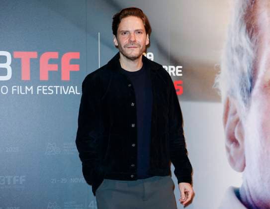43 Turin Film Festival - Photocall TURIN, ITALY - NOVEMBER 22: Daniel Bruehl poses at the photocall of Stella della Mole Award during the 43rd Torino Film Festival 2025 at Teatro Regio on November 22, 2025 in Turin, Italy. Photo Marco Piovanotto Abacapress.com  Copyright: xPiovanottoxMarco ABACAx