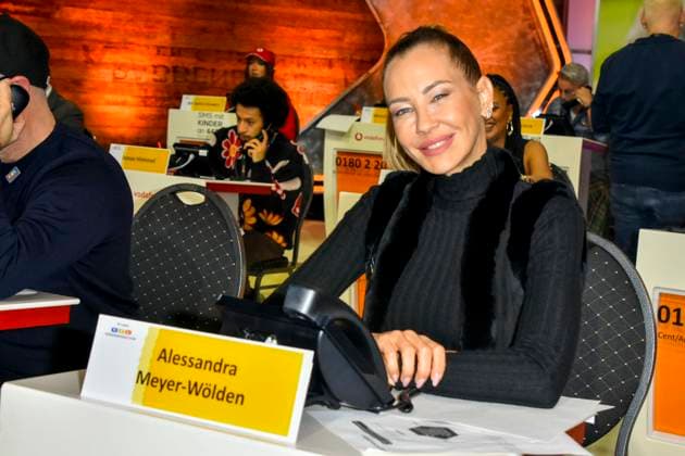ABB Alessandra Alex Meyer Wölden Woelden presenter as a guest on the donation phone in the RTL studio at the charity for the 30th anniversary of the RTL Spendenmarathon wir helfen Kindern bei RTL Deutschland on 21 11 2025 2 Donation day in Cologne Deutz NRW Germany