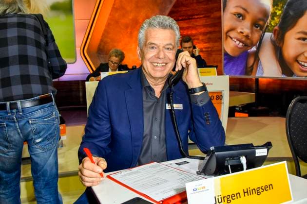ABB Jürgen Juergen Hingsen ex 10 Kaempfer as a guest on the donation phone in the RTL studio at the charity for the 30th anniversary of the RTL Spendenmarathon wir helfen Kindern bei RTL Deutschland on 21 11 2025 2 donation day in Cologne Deutz NRW Germany