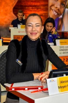 ABB Alessandra Alex Meyer Wölden Woelden presenter as a guest on the donation phone in the RTL studio at the charity for the 30th anniversary of the RTL Spendenmarathon wir helfen Kindern bei RTL Deutschland on 21 11 2025 2 donation day in Cologne Deutz NRW Germany