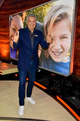 ABB Jürgen Juergen Hingsen ex 10 Kaempfer as a guest on the donation phone in the RTL studio at the charity for the 30th anniversary of the RTL Spendenmarathon wir helfen Kindern bei RTL Deutschland on 21 11 2025 2 donation day in Cologne Deutz NRW Germany