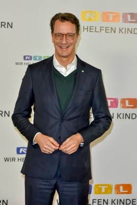 ABB Hendrik Josef Wüst Wuest CDU politician with Wolfram Kons Moderator State Premier of North Rhine-Westphalia North Rhine-Westphalia on the red carpet in the RTL studio at the charity for the 30th anniversary of the RTL Spendenmarathon wir helfen Kindern bei RTL Deutschland on 21 11 2025 2 Donation Day in Cologne Deutz NRW Germany
