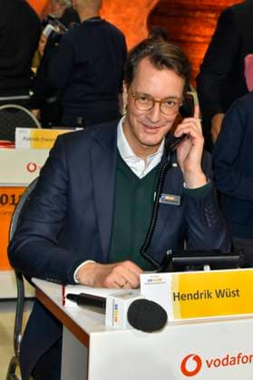 ABB Hendrik Josef Wüst Wuest CDU politician Minister President of the State of North Rhine-Westphalia North Rhine-Westphalia as a guest on the donation phone in the RTL studio at the charity for the 30th anniversary of the RTL Spendenmarathon wir helfen Kindern bei RTL Deutschland on 21 11 2025 2 Donation Day in Cologne Deutz NRW Germany