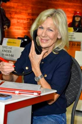 ABB Ulrike von der Groeben presenter as a guest on the donation phone in the RTL studio at the charity for the 30th anniversary of the RTL Spendenmarathon wir helfen Kindern bei RTL Deutschland on 21 11 2025 2 Donation day in Cologne Deutz NRW Germany