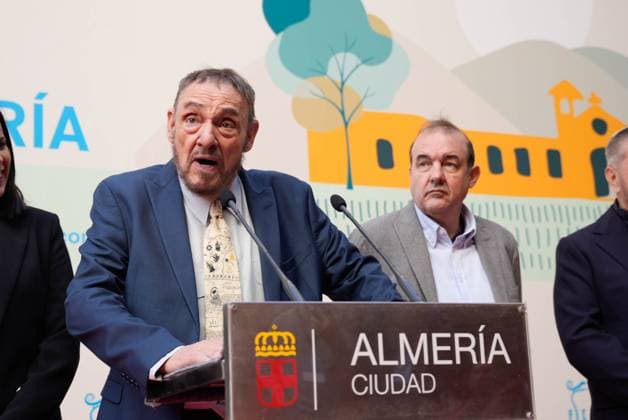 Actor John Rhys Davies unveils his star on the Almeria Walk of Fame Actor John Rhys Davies unveils his star on the Almeria Walk of Fame, November 22, 2025 in Almeria Andalusia, Spain Actor John Rhys Davies has swept this Saturday with his presence and charisma at the International Film Festival of Almeria Fical that recognizes him with its highest award for his role as Sallah, the good-natured Egyptian and ally of Indiana Jones in the films shot under the orders of Steven Spielberg, for which the fans of the saga have expressed a deep affection If you love your audience and take care of them, one day they will take care of you, said the interpreter 22 NOVEMBER 2025 Marian Leó Almeria Almeria Spain  Copyright: xMarianxLeonx 7118274
