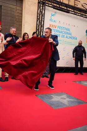 Actor John Rhys Davies unveils his star on the Almeria Walk of Fame Actor John Rhys Davies unveils his star on the Almeria Walk of Fame, November 22, 2025 in Almeria Andalusia, Spain Actor John Rhys Davies has swept this Saturday with his presence and charisma at the International Film Festival of Almeria Fical that recognizes him with its highest award for his role as Sallah, the good-natured Egyptian and ally of Indiana Jones in the films shot under the orders of Steven Spielberg, for which the fans of the saga have expressed a deep affection If you love your audience and take care of them, one day they will take care of you, said the interpreter 22 NOVEMBER 2025 Marian Leó Almeria Almeria Spain  Copyright: xMarianxLeonx 7118279