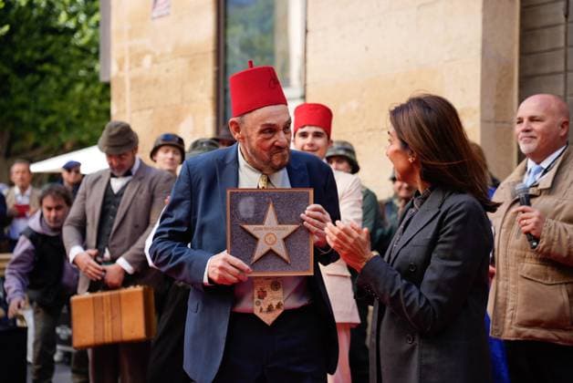 Actor John Rhys Davies unveils his star on the Almeria Walk of Fame Actor John Rhys Davies unveils his star on the Almeria Walk of Fame, November 22, 2025 in Almeria Andalusia, Spain Actor John Rhys Davies has swept this Saturday with his presence and charisma at the International Film Festival of Almeria Fical that recognizes him with its highest award for his role as Sallah, the good-natured Egyptian and ally of Indiana Jones in the films shot under the orders of Steven Spielberg, for which the fans of the saga have expressed a deep affection If you love your audience and take care of them, one day they will take care of you, said the interpreter 22 NOVEMBER 2025 Marian Leó Almeria Almeria Spain  Copyright: xMarianxLeonx 7118287
