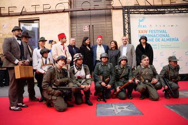 Actor John Rhys Davies unveils his star on the Almeria Walk of Fame Actor John Rhys Davies unveils his star on the Almeria Walk of Fame, November 22, 2025 in Almeria Andalusia, Spain Actor John Rhys Davies has swept this Saturday with his presence and charisma at the International Film Festival of Almeria Fical that recognizes him with its highest award for his role as Sallah, the good-natured Egyptian and ally of Indiana Jones in the films shot under the orders of Steven Spielberg, for which the fans of the saga have expressed a deep affection If you love your audience and take care of them, one day they will take care of you, said the interpreter 22 NOVEMBER 2025 Marian Leó Almeria Almeria Spain  Copyright: xMarianxLeonx 7118289