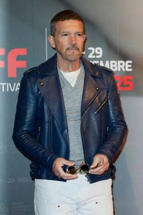 43 Turin Film Festival - Antonio Banderas at Stella della Mole Award’s photocall TURIN, ITALY - NOVEMBER 22: Antonio Banderas poses at the photocall of Stella della Mole Award during the 43rd Torino Film Festival 2025 at Teatro Regio on November 22, 2025 in Turin, Italy. Photo Marco Piovanotto Abacapress.com  Copyright: xPiovanottoxMarco ABACAx