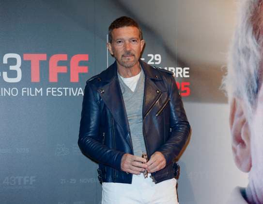 43 Turin Film Festival - Antonio Banderas at Stella della Mole Award’s photocall TURIN, ITALY - NOVEMBER 22: Antonio Banderas poses at the photocall of Stella della Mole Award during the 43rd Torino Film Festival 2025 at Teatro Regio on November 22, 2025 in Turin, Italy. Photo Marco Piovanotto Abacapress.com  Copyright: xPiovanottoxMarco ABACAx