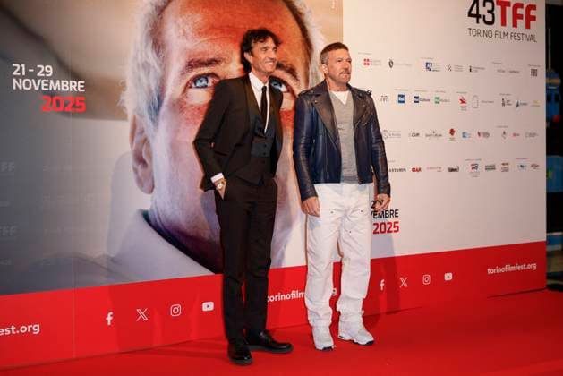 43 Turin Film Festival - Antonio Banderas at Stella della Mole Award’s photocall TURIN, ITALY - NOVEMBER 22: Antonio Banderas poses at the photocall of Stella della Mole Award during the 43rd Torino Film Festival 2025 at Teatro Regio on November 22, 2025 in Turin, Italy. Photo Marco Piovanotto Abacapress.com  Copyright: xPiovanottoxMarco ABACAx
