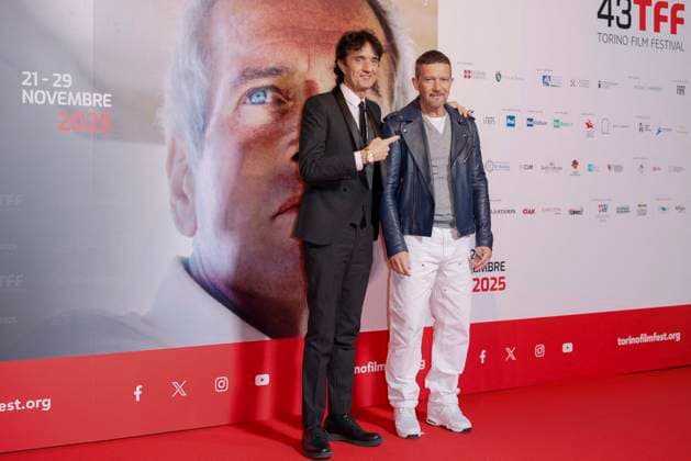 43 Turin Film Festival - Antonio Banderas at Stella della Mole Award’s photocall TURIN, ITALY - NOVEMBER 22: Giulio Base, Antonio Banderas pose at the photocall of Stella della Mole Award during the 43rd Torino Film Festival 2025 at Teatro Regio on November 22, 2025 in Turin, Italy. Photo Marco Piovanotto Abacapress.com  Copyright: xPiovanottoxMarco ABACAx