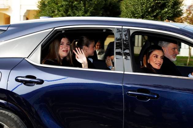 King Juan Carlos arrives at El Pardo Palace to meet with his family Infanta Sofia, Princess Leonor, Queen Letizia and King Felipe on their arrival at El Pardo Palace, November 22, 2025, in Madrid Spain FAMOUSES EL PARDO ROYALTY MONARCHY Antonio Gutié Madrid Madrid Madrid Spain  Copyright: xAntonioxGutiÃ rrezx 7118514