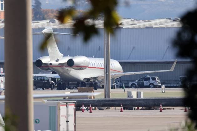 King Juan Carlos lands in Madrid before family lunch at El Pardo King Juan Carlos plane lands at Barajas, November 22, 2025, in Madrid Spain FAMOUS AIRPLANE AIRPORT ROYALTY José Madrid Madrid Madrid Spain  Copyright: xJosÃ xRuizx 7118178