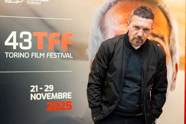 43 Turin Film Festival - Antonio Banderas TURIN, ITALY - NOVEMBER 22: Antonio Banderas poses after the screening of DOLOR Y GLORIA during the 43rd Torino Film Festival 2025 at Teatro Regio on November 22, 2025 in Turin, Italy. Photo Marco Piovanotto Abacapress.com  Copyright: xPiovanottoxMarco ABACAx
