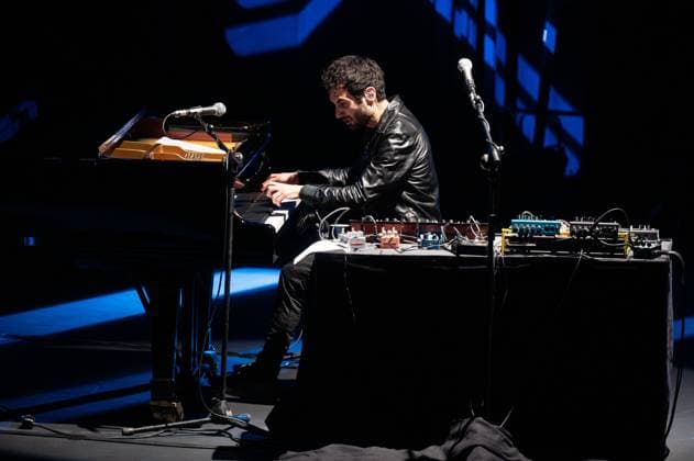 Tigran Hamasyan performs in Madrid, Spain - 22 Nov 2025 Armenian jazz pianist Tigran Hamasyan performs during the JAZZMADRID concert at the Fernanda Gómez Theatre in Madrid. Madrid Spain Copyright: xAtilanoxGarciax xSOPAxImagesx photo01199