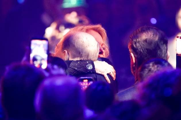 The Giovanni Zarrella Show from Offenburg Offenburg, 22 11 2025 Ralph Siegel and Nicole embrace at The Giovanni Zarrella Show Live from the Baden Arena in Offenburg Baden Würtenberg Copyright: xMatthiasxGränzdörferx