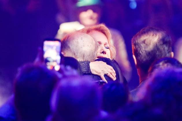 The Giovanni Zarrella Show from Offenburg Offenburg, 22 11 2025 Ralph Siegel and Nicole embrace at The Giovanni Zarrella Show Live from the Baden Arena in Offenburg Baden Würtenberg Copyright: xMatthiasxGränzdörferx
