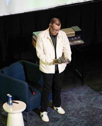 November 22, 2025, Dallas, Texas, USA : FRED ARMISEN receiving the ERNIE KOVACS award for outstanding work in comedy. Dallas USA - ZUMAm147 20251122_zap_m147_010 Copyright: xHossxMcBainx