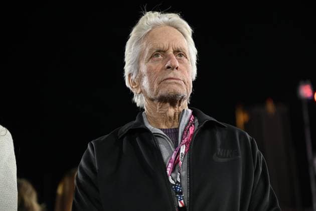 Formula 1 Grand Prix of Las Vegas 2025 - Pre-Race Show (Grid) LAS VEGAS, NEVADA - NOVEMBER 22: Michael Douglas attends the Pre-Race Show (Grid) during race night at the Formula 1 Grand Prix 2025 of Las Vegas at Las Vegas Strip Circuit on November 22, 2025 in Las Vegas, Nevada, United States. Tayfun Coskun Anadolu Nevada United States. Editorial use only. Please get in touch for any other usage.  Copyright: x2025xAnadoluxTayfunxCoskunx