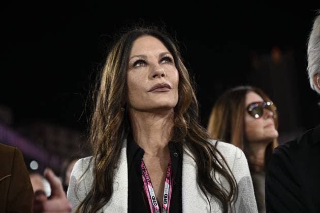 Formula 1 Grand Prix of Las Vegas 2025 - Pre-Race Show (Grid) LAS VEGAS, NEVADA - NOVEMBER 22: Catherine Zeta-Jones attends the Pre-Race Show (Grid) during race night at the Formula 1 Grand Prix 2025 of Las Vegas at Las Vegas Strip Circuit on November 22, 2025 in Las Vegas, Nevada, United States. Tayfun Coskun Anadolu Nevada United States. Editorial use only. Please get in touch for any other usage.  Copyright: x2025xAnadoluxTayfunxCoskunx