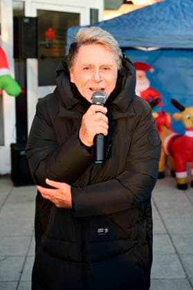 Hans Jürgen Beyer during a live performance at the Glühweinfest in the Kö Passage Görlitz, 22 11 2025 Foto:xM.xWehnertx xFuturexImagex beyer_5106