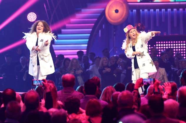 Chris Gethmann and Myriam Koudsi from the childrens music duo GroßstadtEngel in the ZDF music show Die Giovanni Zarrella Show live from Messe Offenburg Offenburg, 22 11 2025 Foto:xR.xSchmiegeltx xFuturexImagex zarrella_5150