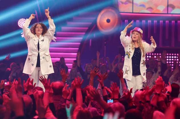Chris Gethmann and Myriam Koudsi from the childrens music duo GroßstadtEngel in the ZDF music show Die Giovanni Zarrella Show live from Messe Offenburg Offenburg, 22 11 2025 Foto:xR.xSchmiegeltx xFuturexImagex zarrella_5151