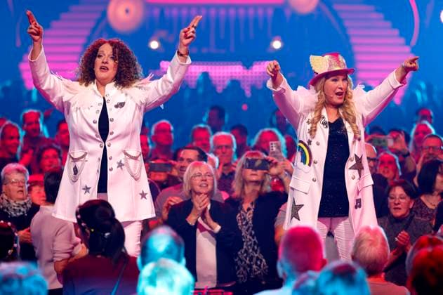 Chris Gethmann and Myriam Koudsi from the childrens music duo GroßstadtEngel in the ZDF music show Die Giovanni Zarrella Show live from Messe Offenburg Offenburg, 22 11 2025 Foto:xR.xSchmiegeltx xFuturexImagex zarrella_5153