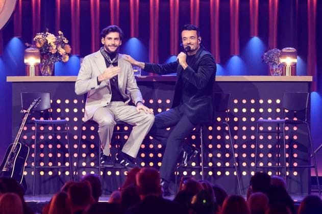 Alvaro Soler and Giovanni Zarrella on the ZDF music show Die Giovanni Zarrella Show live from Messe Offenburg Offenburg, 22 11 2025 Foto:xR.xSchmiegeltx xFuturexImagex zarrella_5180
