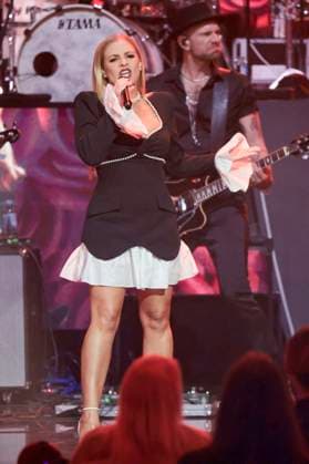 Marina Marx in the ZDF music show The Giovanni Zarrella Show live from the Offenburg Exhibition Center Offenburg, 22 11 2025 Foto:xR.xSchmiegeltx xFuturexImagex zarrella_5185
