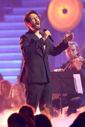 Josh Groban in the ZDF music show The Giovanni Zarrella Show live from the Offenburg Exhibition Center Offenburg, 22 11 2025 Foto:xR.xSchmiegeltx xFuturexImagex zarrella_5284