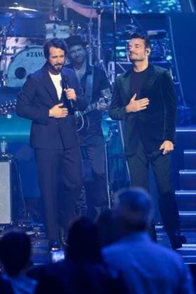 Josh Groban and Giovanni Zarrella on the ZDF music show Die Giovanni Zarrella Show live from Messe Offenburg Offenburg, 22 11 2025 Foto:xR.xSchmiegeltx xFuturexImagex zarrella_5289